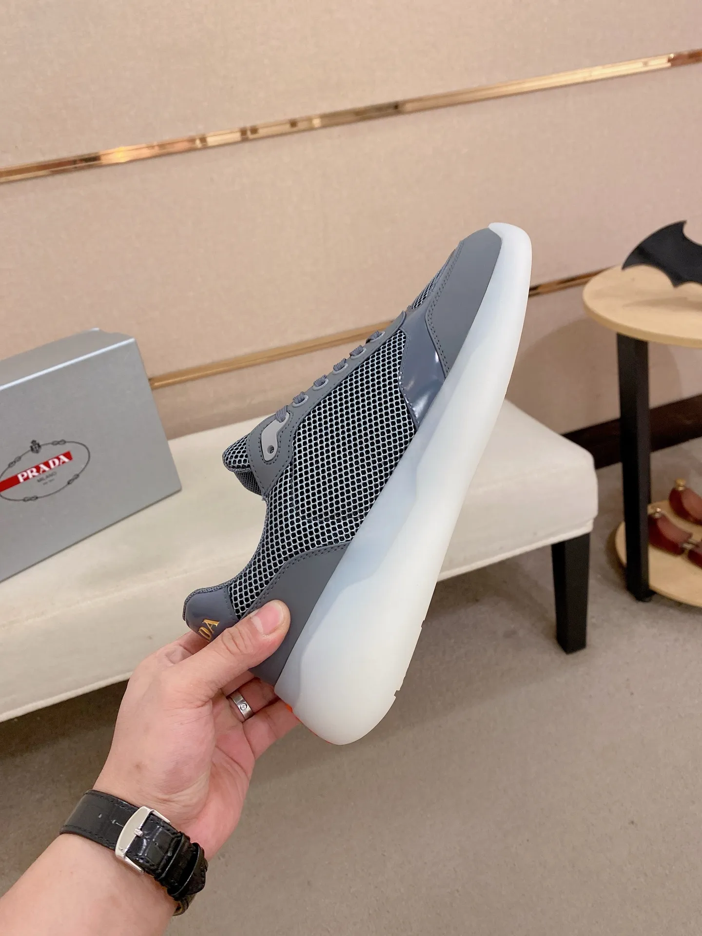 Men's shoes 💰 620💰 ✔️✔️✔️Higher version High-quality new PRADA (Prada) counters are launched simultaneously. The new men's shoes and 😘fabric are made of high-tech glue-making technology. Lining: Full cowhide lining. 👍🏿 High-end ☄️ Air-cushion molded anti-slip foam outsole, exquisite lines, simple and elegant, comfortable and high-end for leisure travel. Code number: 38 to 44 (45 can be customized and cannot be returned or exchanged)